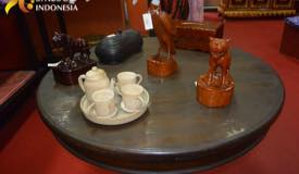 ../images/gallery/souvenir/carving-miniatures.jpg